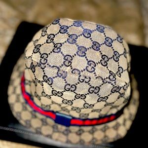 Authentic Gucci kids bucket hat !! Size Large kids